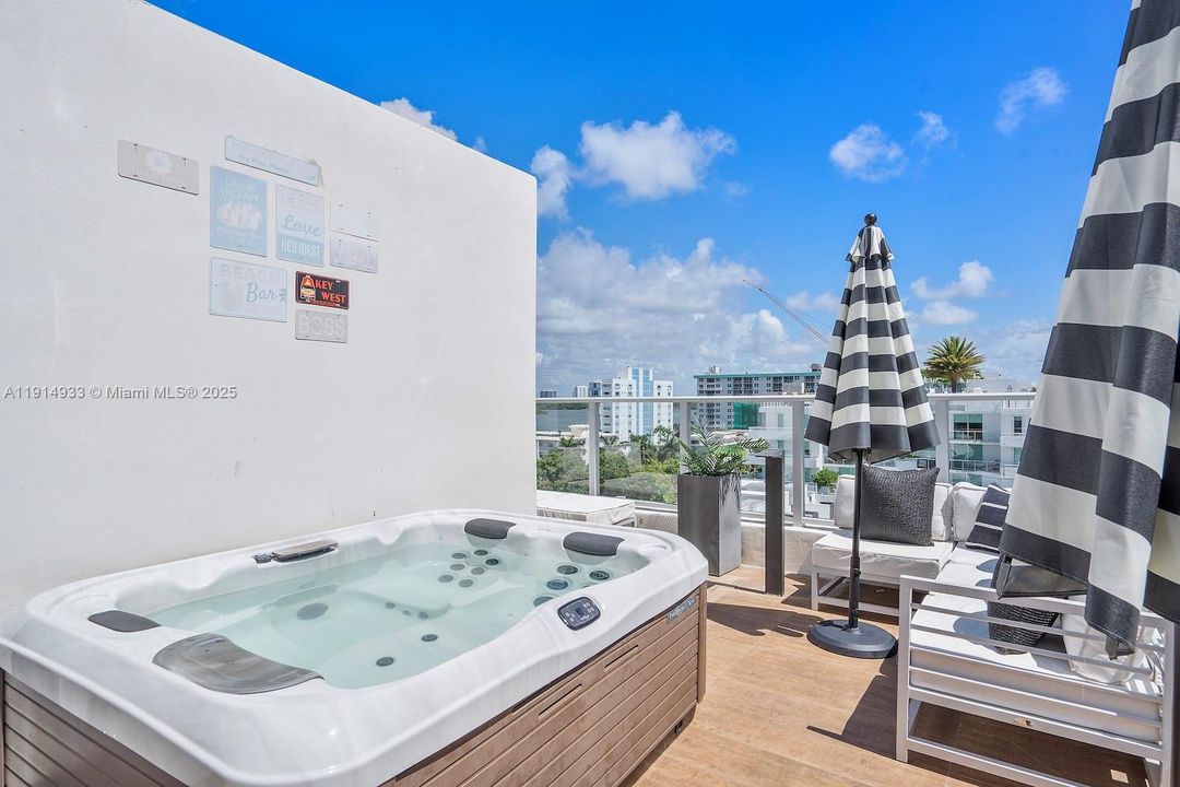 For Sale: $1,390,000 (3 beds, 3 baths, 1492 Square Feet)