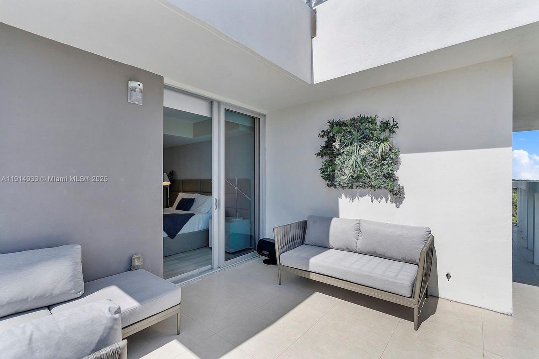 For Sale: $1,390,000 (3 beds, 3 baths, 1492 Square Feet)