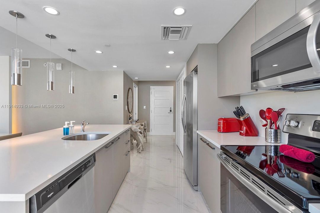 For Sale: $1,390,000 (3 beds, 3 baths, 1492 Square Feet)