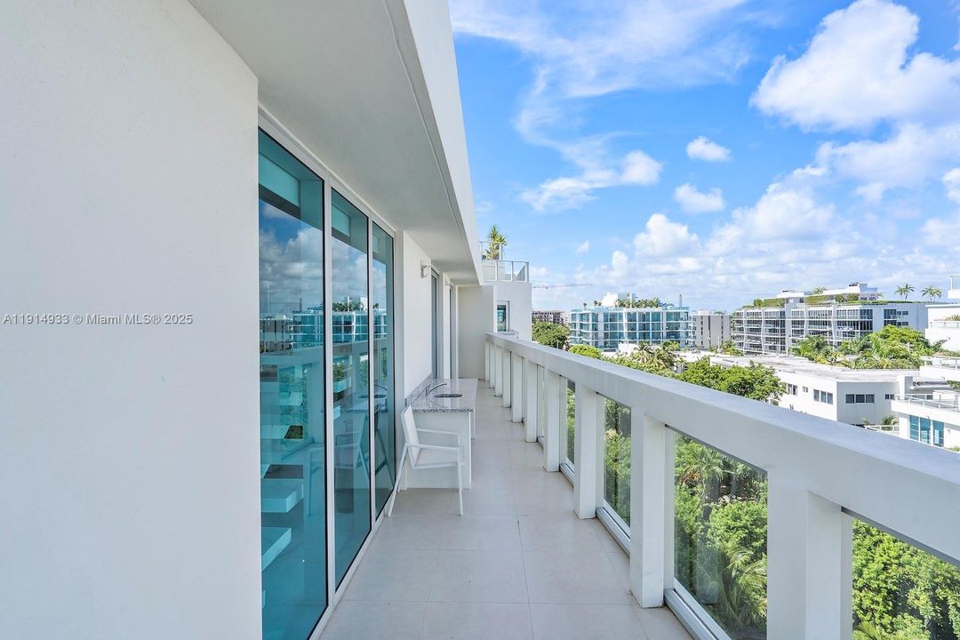 For Sale: $1,390,000 (3 beds, 3 baths, 1492 Square Feet)