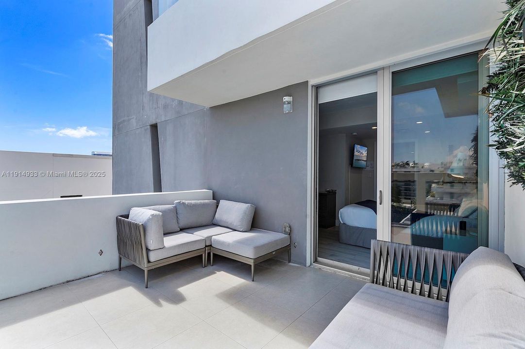 For Sale: $1,390,000 (3 beds, 3 baths, 1492 Square Feet)