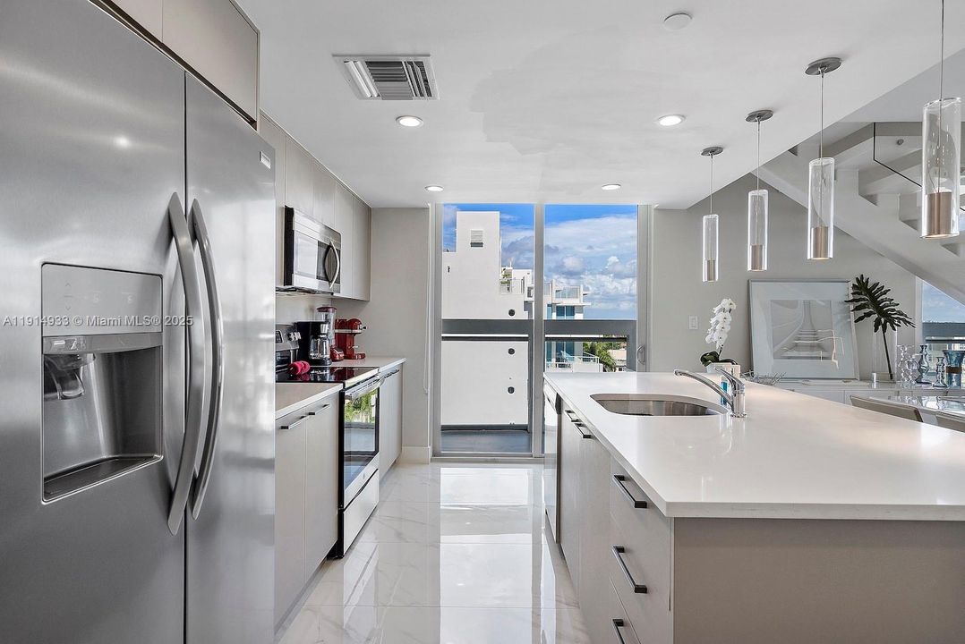 For Sale: $1,390,000 (3 beds, 3 baths, 1492 Square Feet)