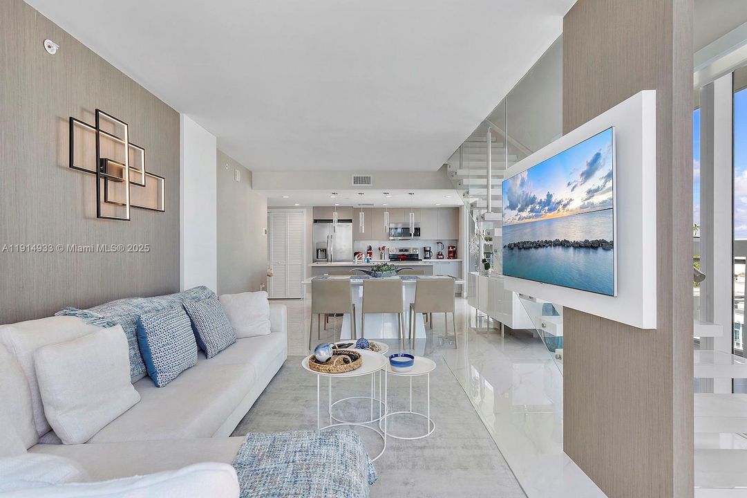 For Sale: $1,390,000 (3 beds, 3 baths, 1492 Square Feet)