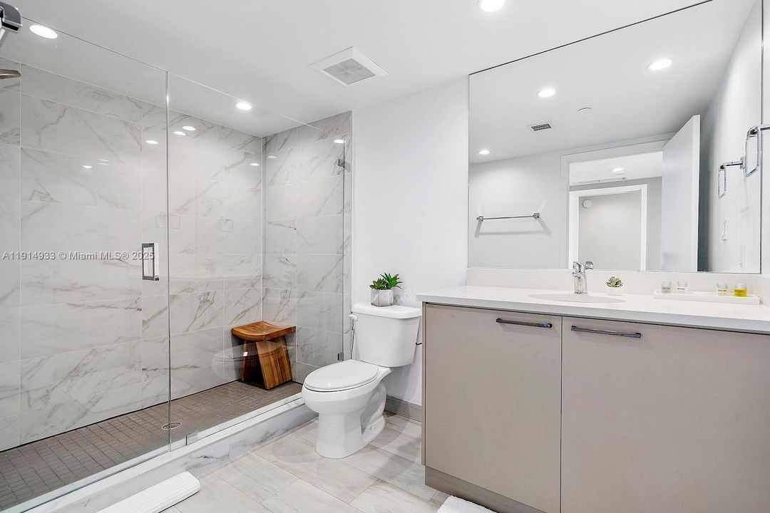 For Sale: $1,390,000 (3 beds, 3 baths, 1492 Square Feet)