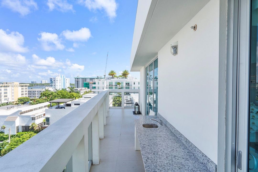 For Sale: $1,390,000 (3 beds, 3 baths, 1492 Square Feet)