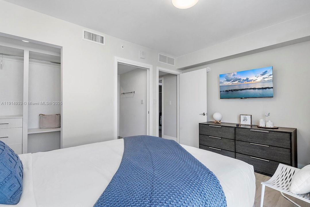 For Sale: $1,390,000 (3 beds, 3 baths, 1492 Square Feet)