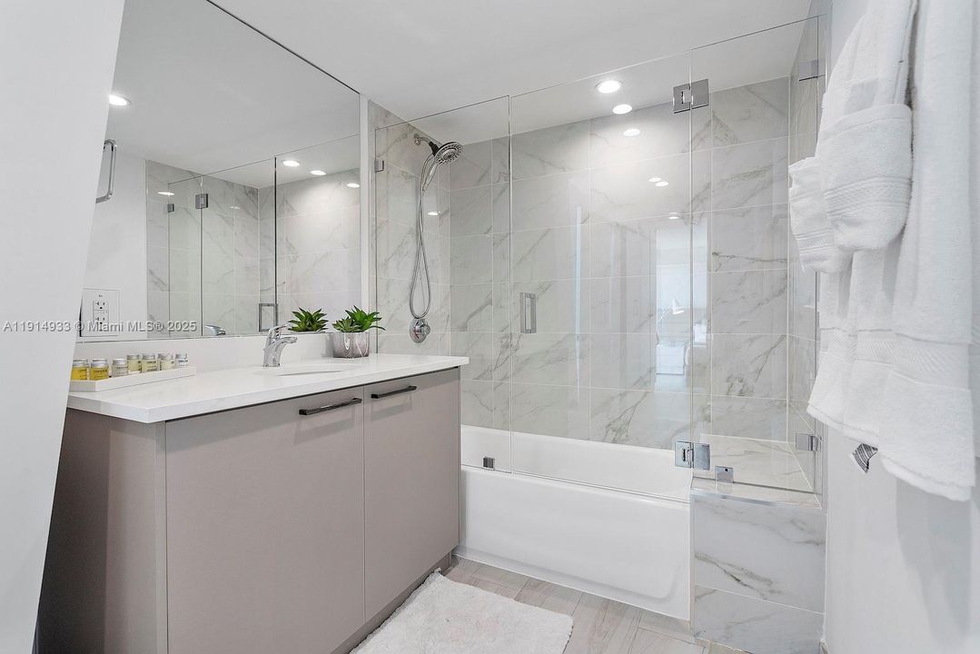 For Sale: $1,390,000 (3 beds, 3 baths, 1492 Square Feet)