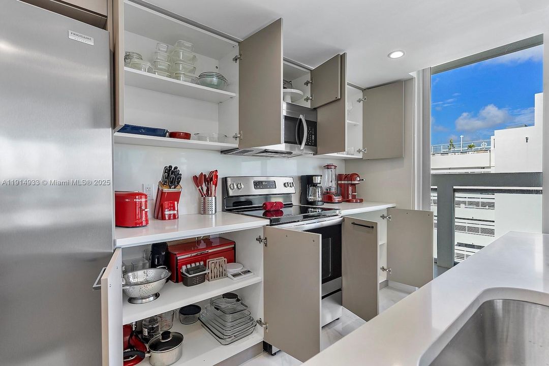 For Sale: $1,390,000 (3 beds, 3 baths, 1492 Square Feet)