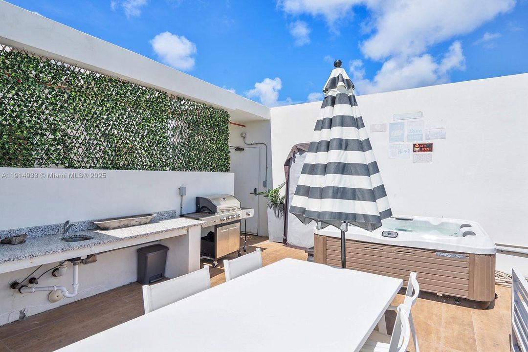 For Sale: $1,390,000 (3 beds, 3 baths, 1492 Square Feet)