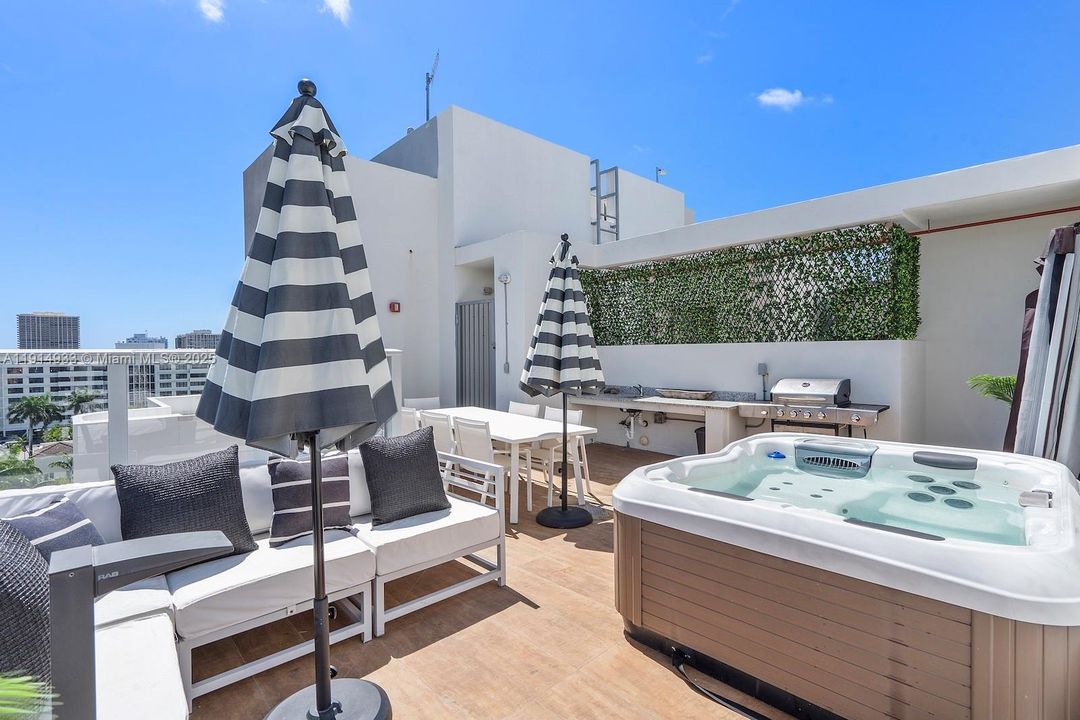 For Sale: $1,390,000 (3 beds, 3 baths, 1492 Square Feet)