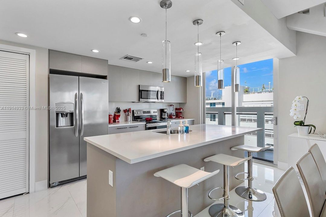 For Sale: $1,390,000 (3 beds, 3 baths, 1492 Square Feet)