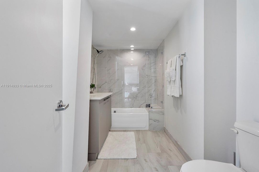 For Sale: $1,390,000 (3 beds, 3 baths, 1492 Square Feet)