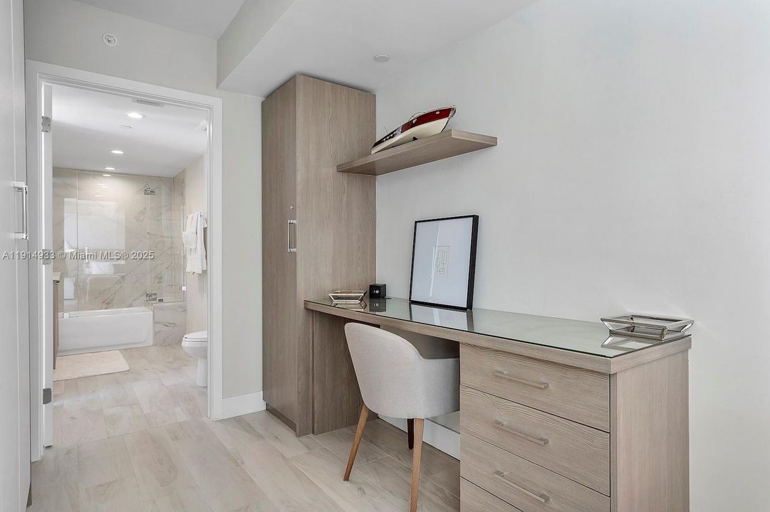 For Sale: $1,390,000 (3 beds, 3 baths, 1492 Square Feet)