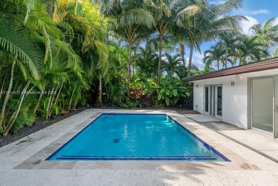 For Sale: $2,150,000 (4 beds, 3 baths, 2452 Square Feet)