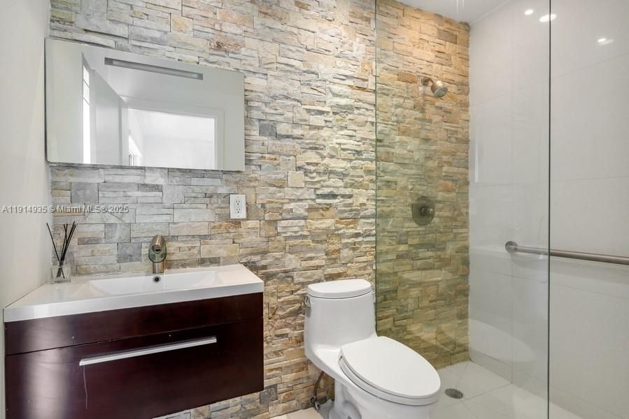 For Sale: $2,150,000 (4 beds, 3 baths, 2452 Square Feet)