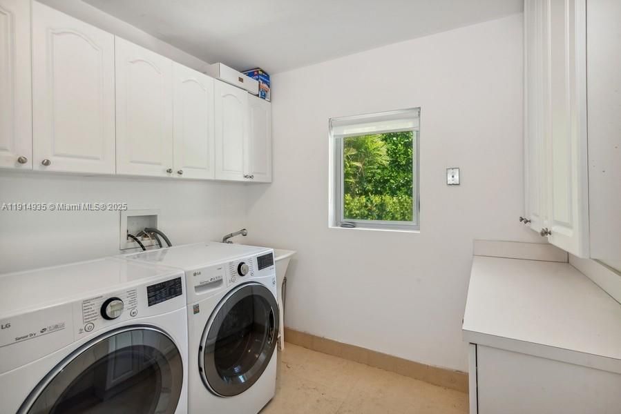 For Sale: $2,150,000 (4 beds, 3 baths, 2452 Square Feet)