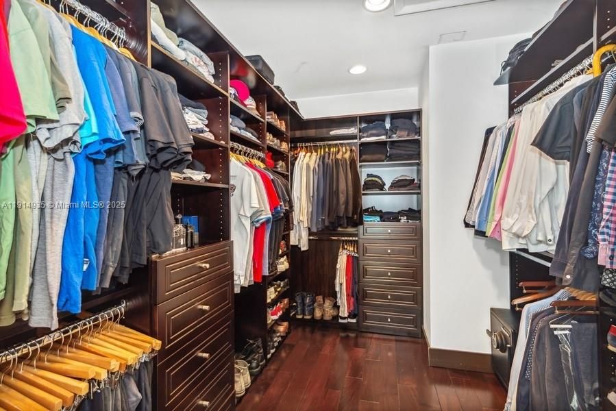 For Sale: $2,150,000 (4 beds, 3 baths, 2452 Square Feet)