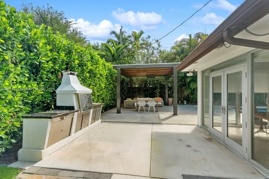 For Sale: $2,150,000 (4 beds, 3 baths, 2452 Square Feet)