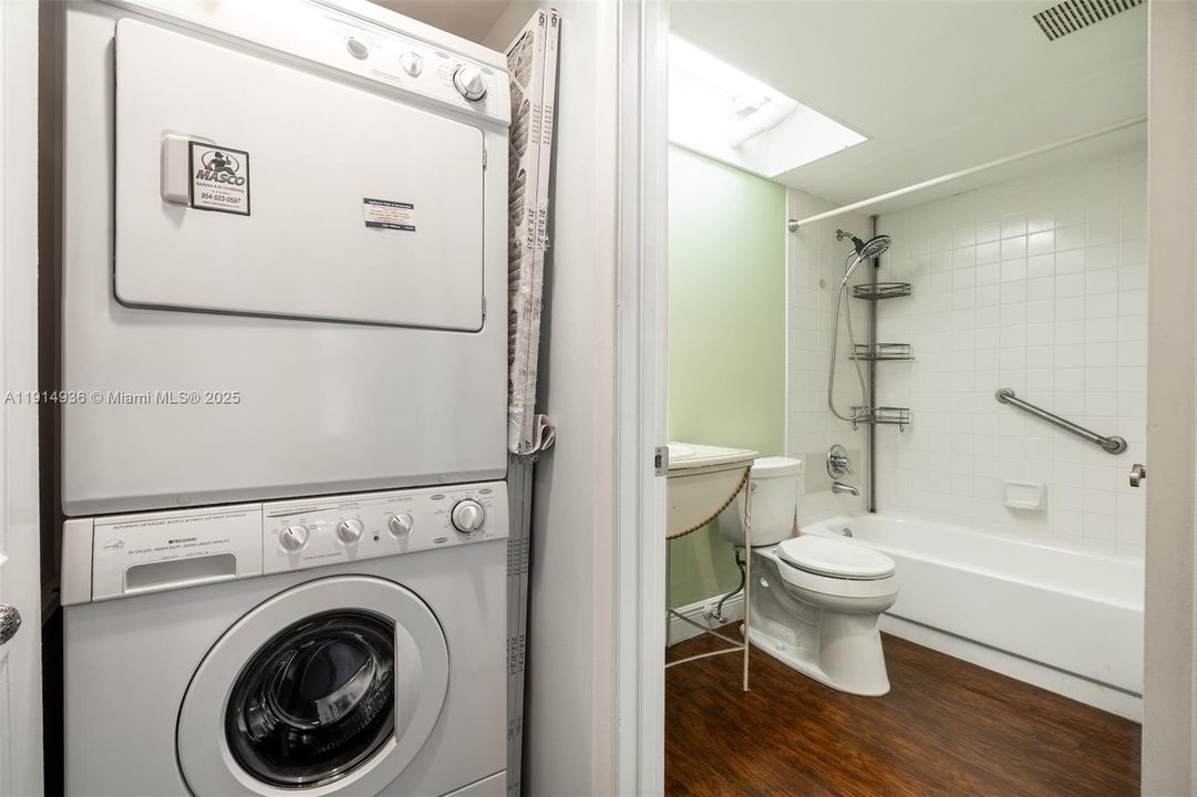 For Sale: $264,999 (2 beds, 2 baths, 1192 Square Feet)