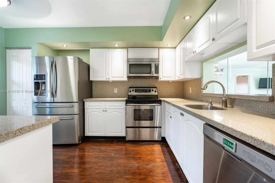 For Sale: $264,999 (2 beds, 2 baths, 1192 Square Feet)