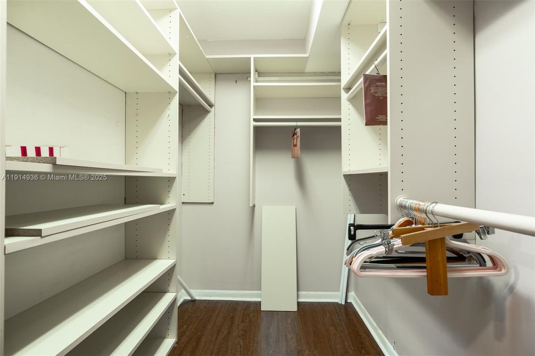 For Sale: $264,999 (2 beds, 2 baths, 1192 Square Feet)