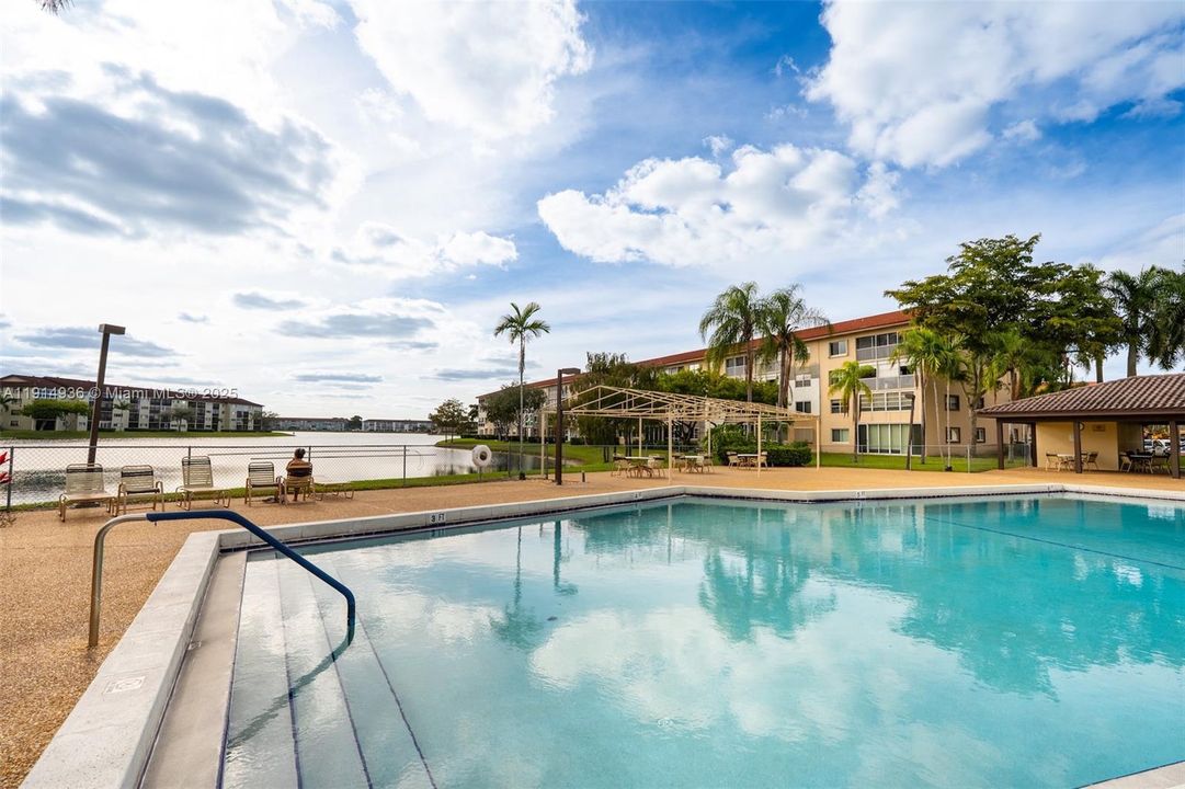 For Sale: $264,999 (2 beds, 2 baths, 1192 Square Feet)