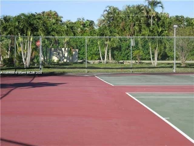 Active With Contract: $1,720 (2 beds, 1 baths, 749 Square Feet)