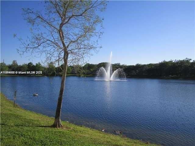 Active With Contract: $1,720 (2 beds, 1 baths, 749 Square Feet)