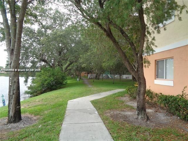 Active With Contract: $1,720 (2 beds, 1 baths, 749 Square Feet)