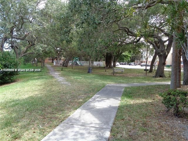 Active With Contract: $1,720 (2 beds, 1 baths, 749 Square Feet)