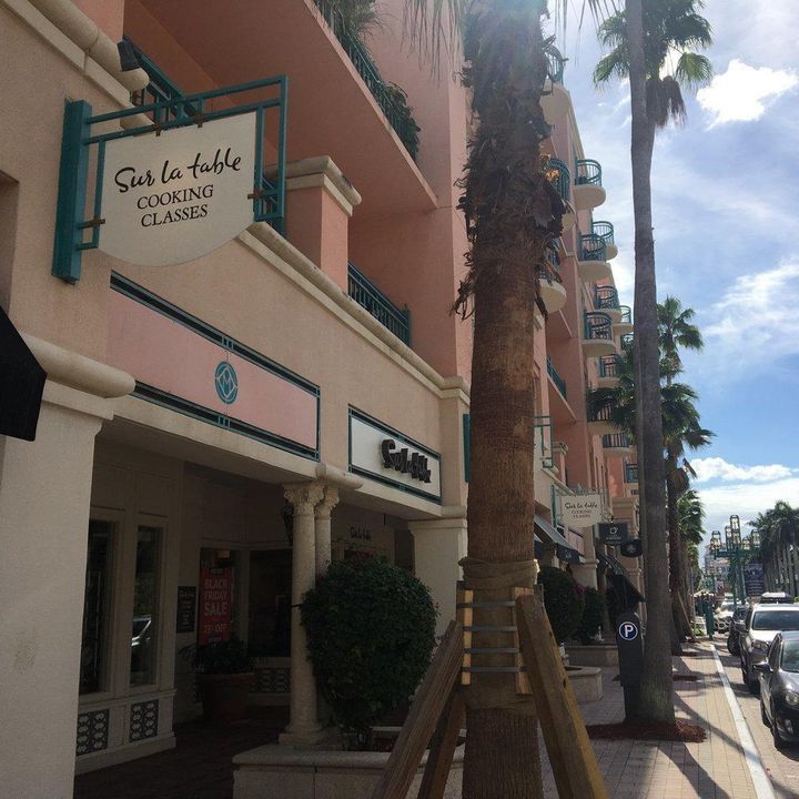 Sur La Table Mizner Park