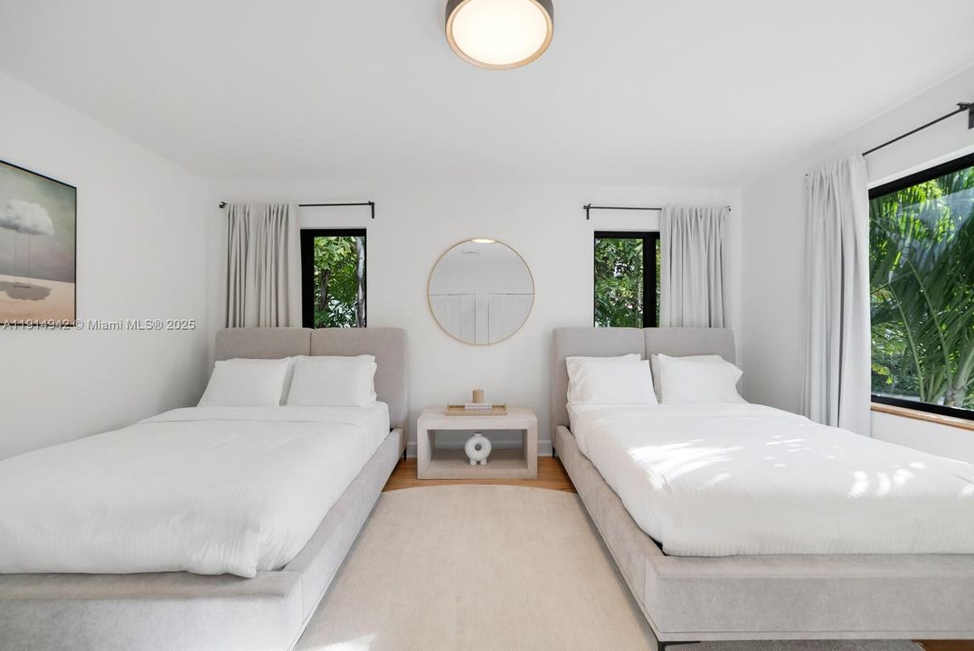 For Sale: $5,795,000 (5 beds, 5 baths, 4084 Square Feet)