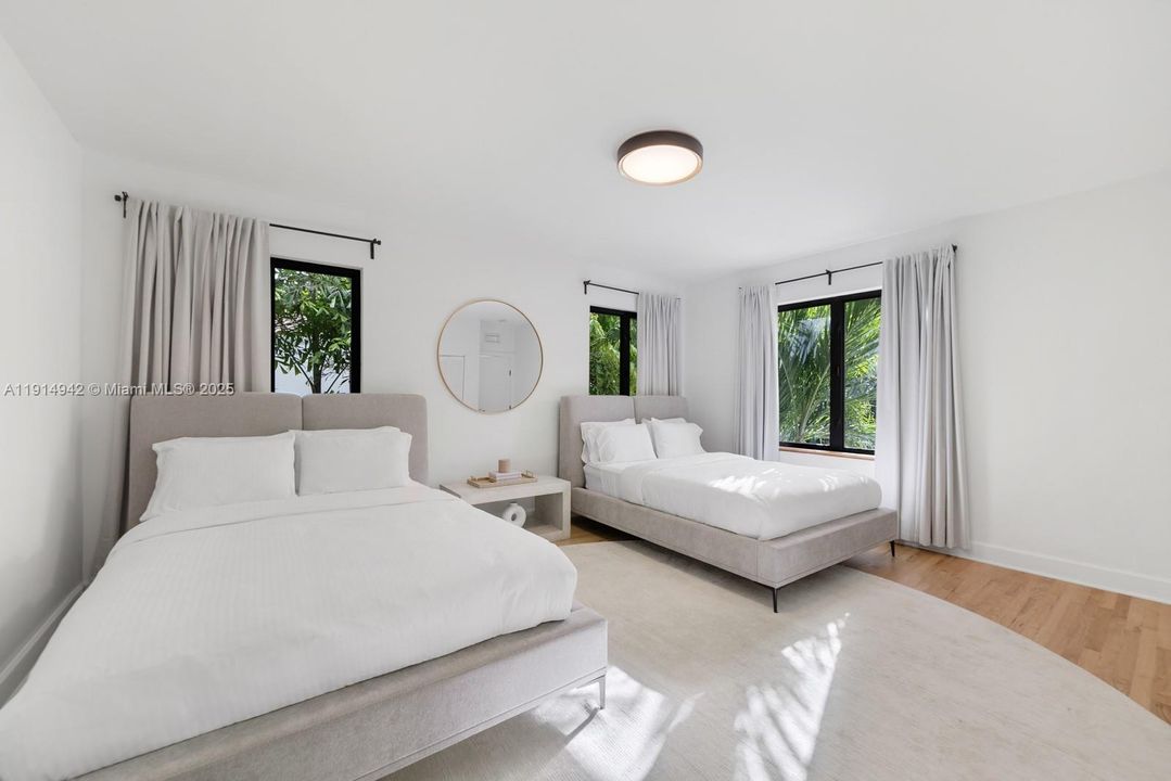 For Sale: $5,795,000 (5 beds, 5 baths, 4084 Square Feet)