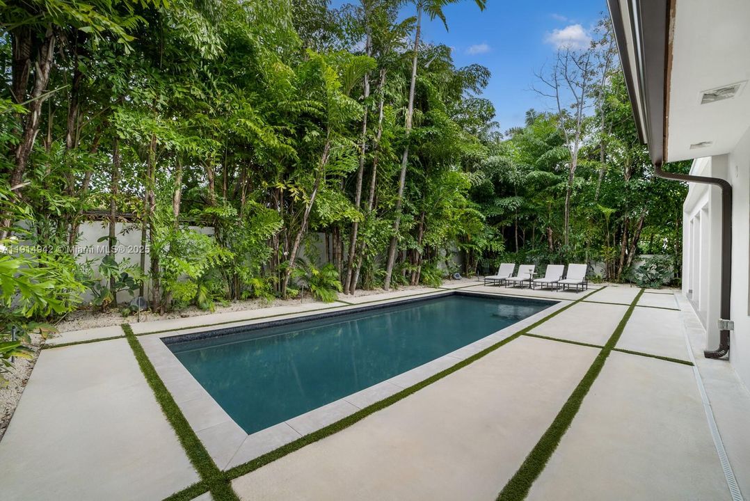 For Sale: $5,795,000 (5 beds, 5 baths, 4084 Square Feet)