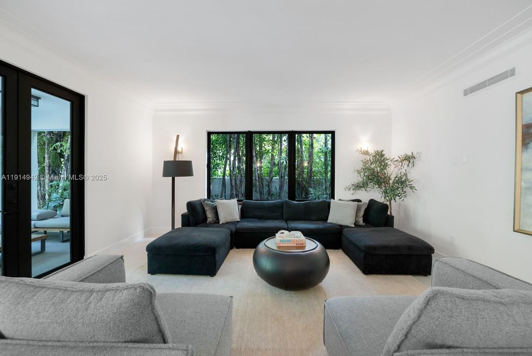 For Sale: $5,795,000 (5 beds, 5 baths, 4084 Square Feet)