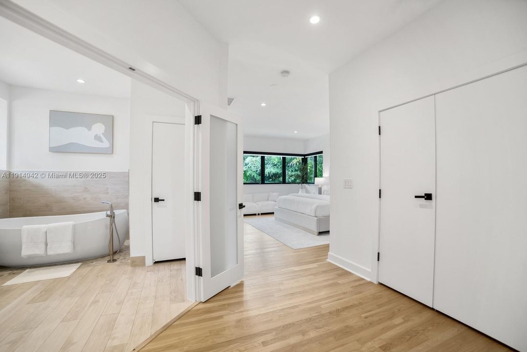 For Sale: $5,795,000 (5 beds, 5 baths, 4084 Square Feet)