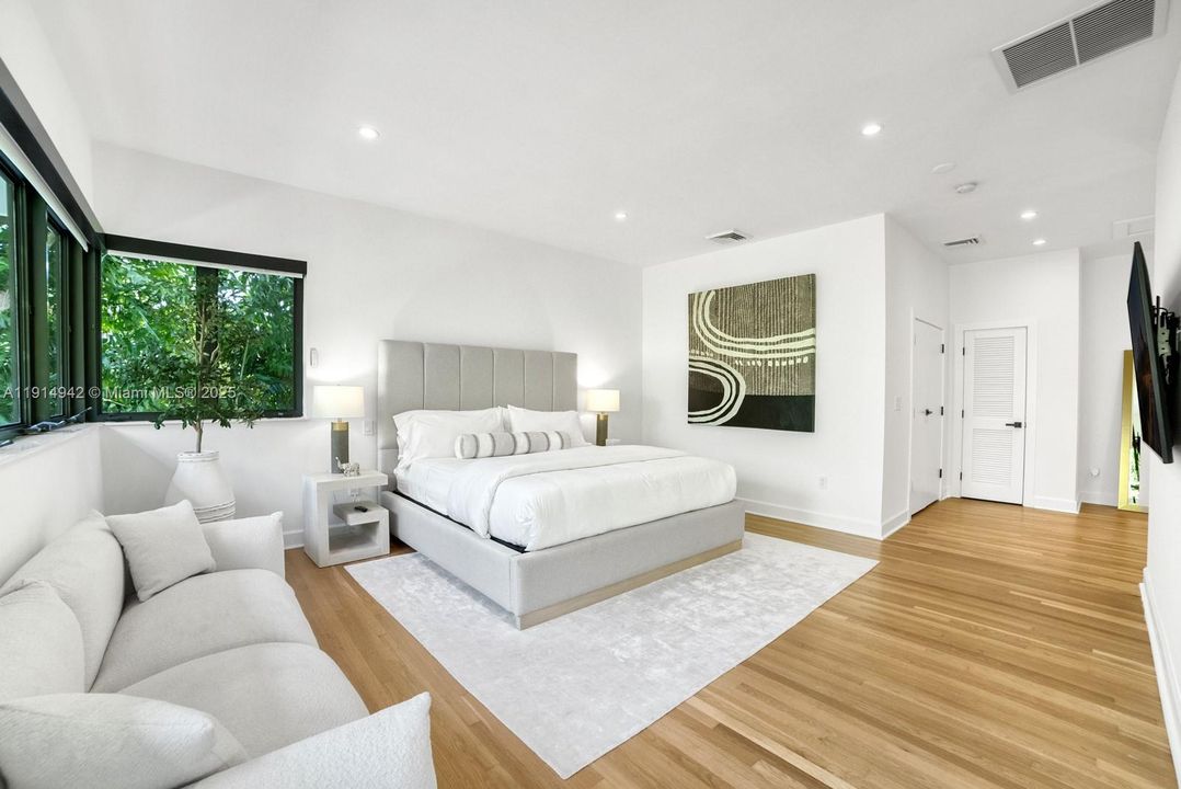 For Sale: $5,795,000 (5 beds, 5 baths, 4084 Square Feet)