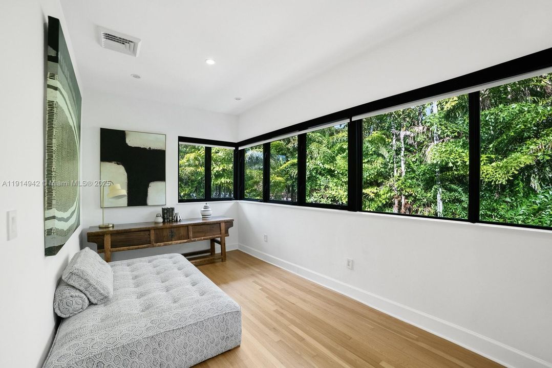 For Sale: $5,795,000 (5 beds, 5 baths, 4084 Square Feet)