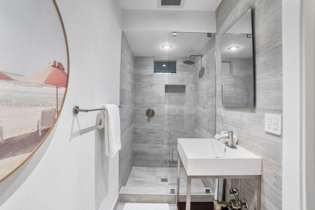 For Sale: $5,795,000 (5 beds, 5 baths, 4084 Square Feet)