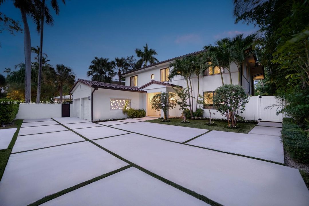 For Sale: $5,795,000 (5 beds, 5 baths, 4084 Square Feet)