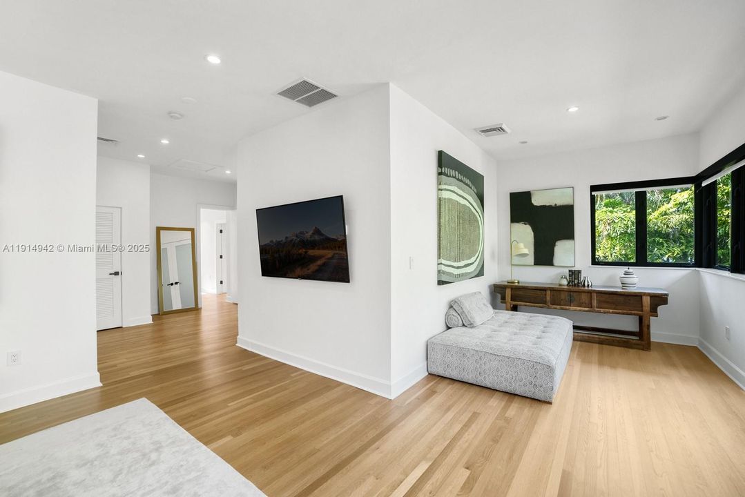 For Sale: $5,795,000 (5 beds, 5 baths, 4084 Square Feet)