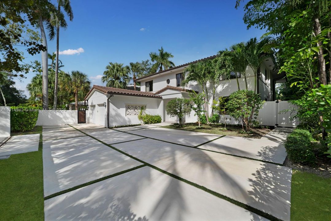 For Sale: $5,795,000 (5 beds, 5 baths, 4084 Square Feet)