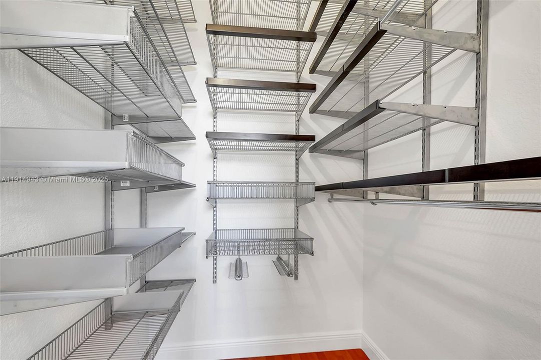 Active With Contract: $2,975 (3 beds, 2 baths, 1416 Square Feet)