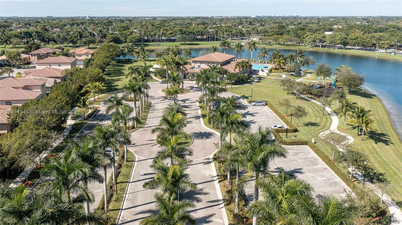 Active With Contract: $2,975 (3 beds, 2 baths, 1416 Square Feet)