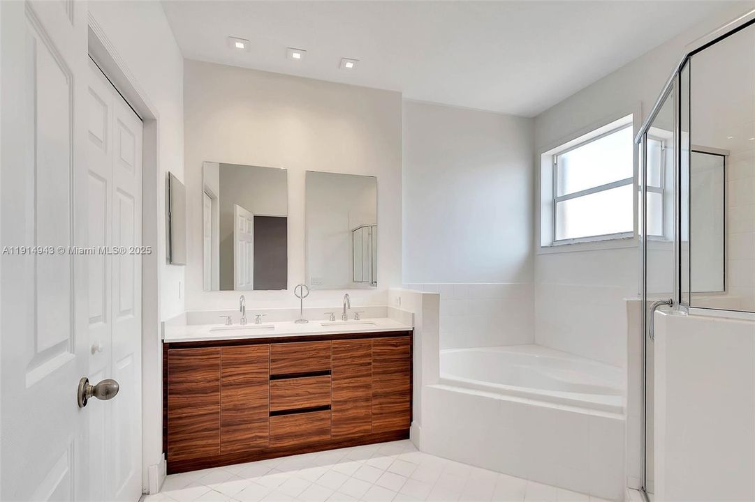 Active With Contract: $2,975 (3 beds, 2 baths, 1416 Square Feet)