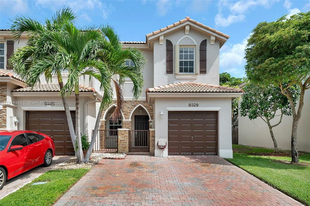 Active With Contract: $2,975 (3 beds, 2 baths, 1416 Square Feet)