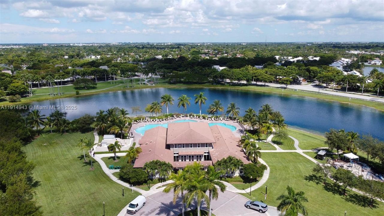 Active With Contract: $2,975 (3 beds, 2 baths, 1416 Square Feet)