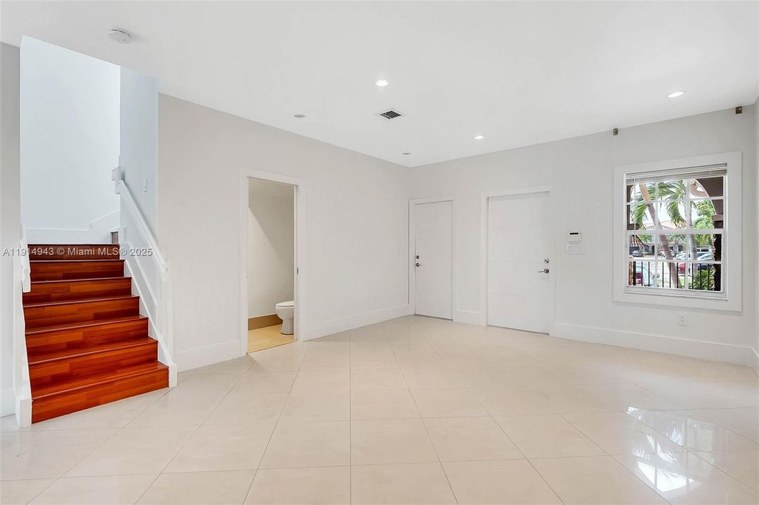 Active With Contract: $2,975 (3 beds, 2 baths, 1416 Square Feet)