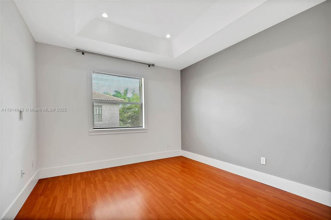 Active With Contract: $2,975 (3 beds, 2 baths, 1416 Square Feet)