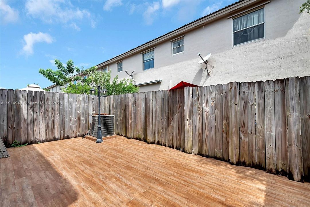 Active With Contract: $2,975 (3 beds, 2 baths, 1416 Square Feet)